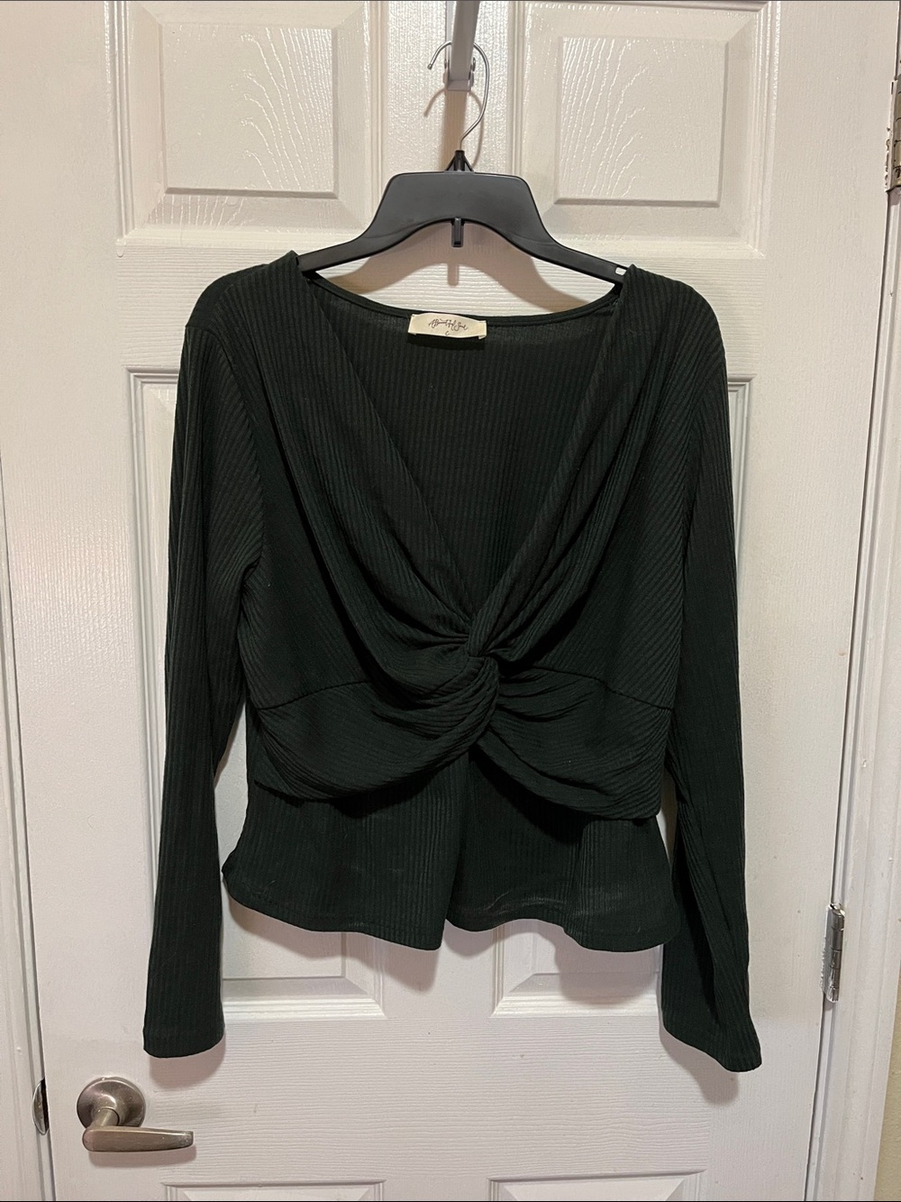ARULA / A Beautiful Soul - Women's Long-Sleeve Twist Front Top - Green
